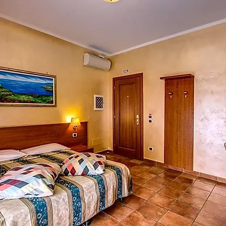 Maryelen Hotel